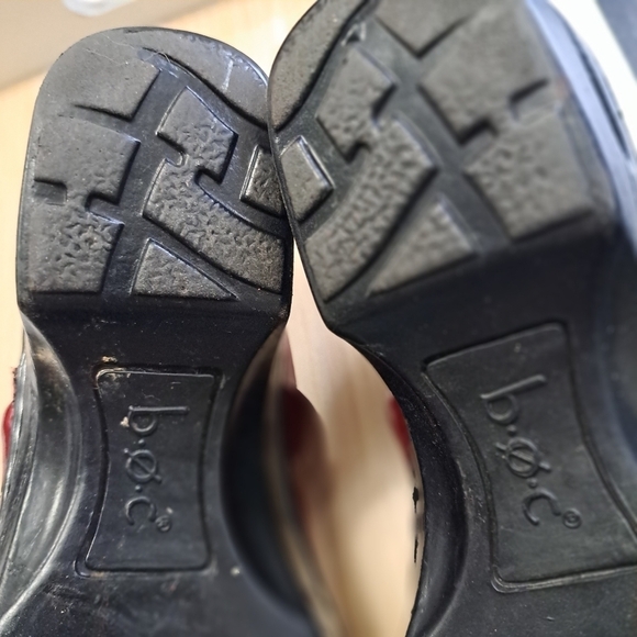 B.O.C. Born Concepts Burgundy Patent Leather Clogs/Mules   Size 7.5 - Picture 12 of 13